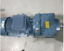 MOTOR GIẢM TỐC BÁNH RĂNG XOẮN